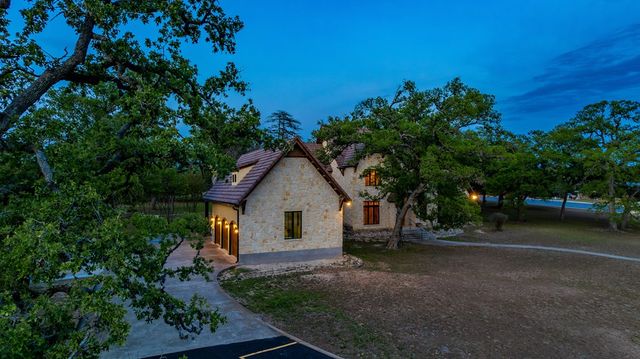 1104-B Lois St, Kerrville, TX 78028