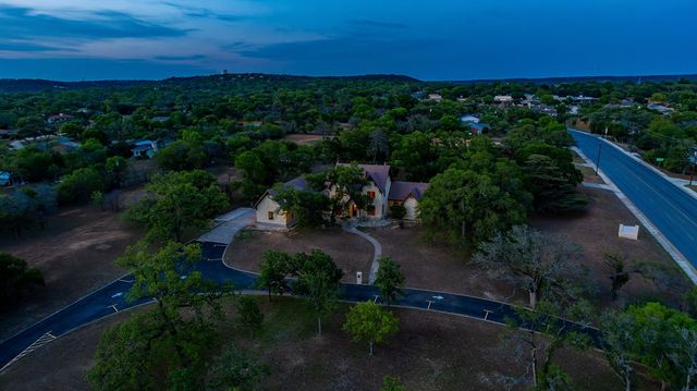 1104-B Lois St, Kerrville, TX 78028
