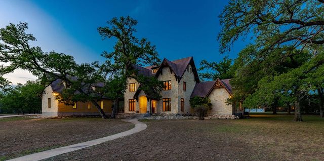 1104-B Lois St, Kerrville, TX 78028
