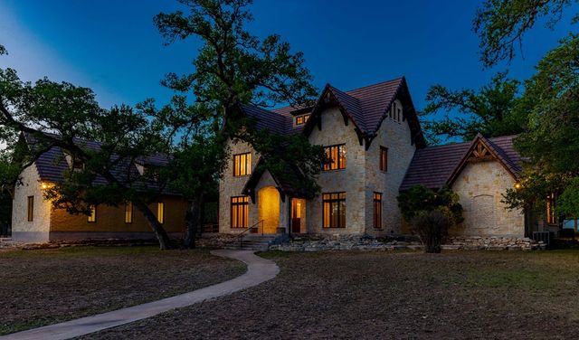1104-B Lois St, Kerrville, TX 78028