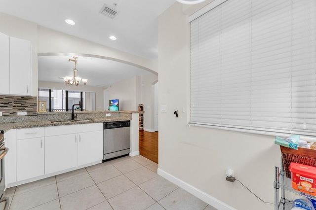 2955 NW 126th Avenue 212-5, Sunrise, FL 33323