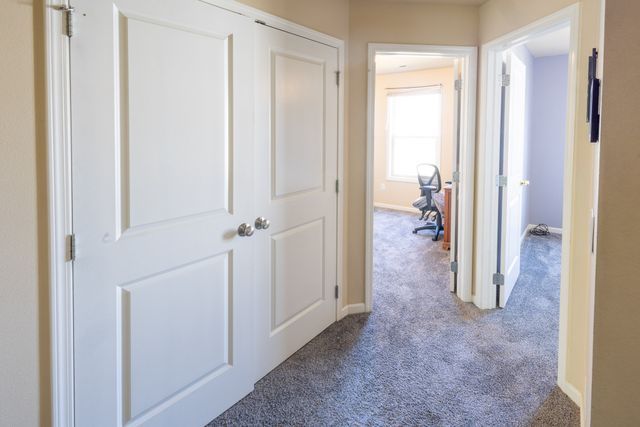 2416 River Meadows Drive, Des Moines, IA 50320