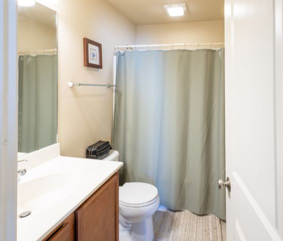 2416 River Meadows Drive, Des Moines, IA 50320