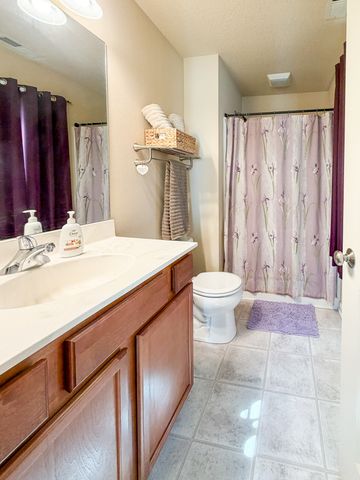 2416 River Meadows Drive, Des Moines, IA 50320