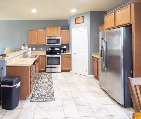 2416 River Meadows Drive, Des Moines, IA 50320