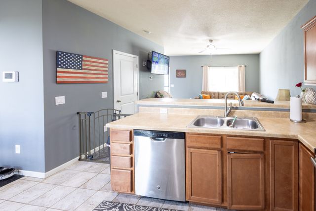 2416 River Meadows Drive, Des Moines, IA 50320