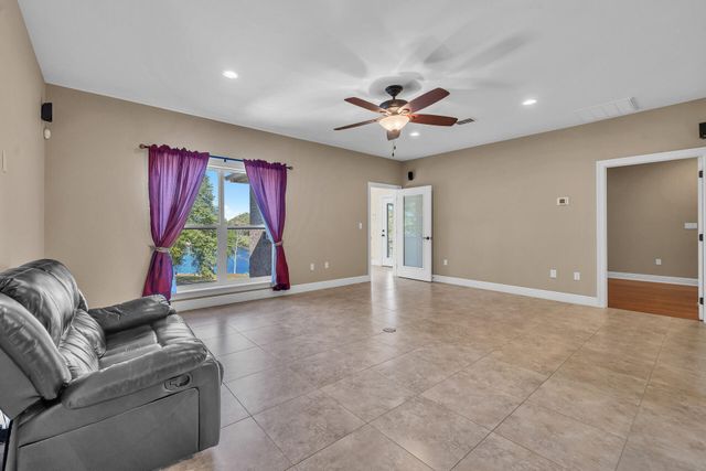 4801 Meadow Lake Drive, Crestview, FL 32539