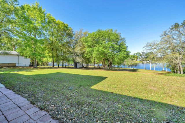 4801 Meadow Lake Drive, Crestview, FL 32539