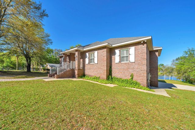 4801 Meadow Lake Drive, Crestview, FL 32539