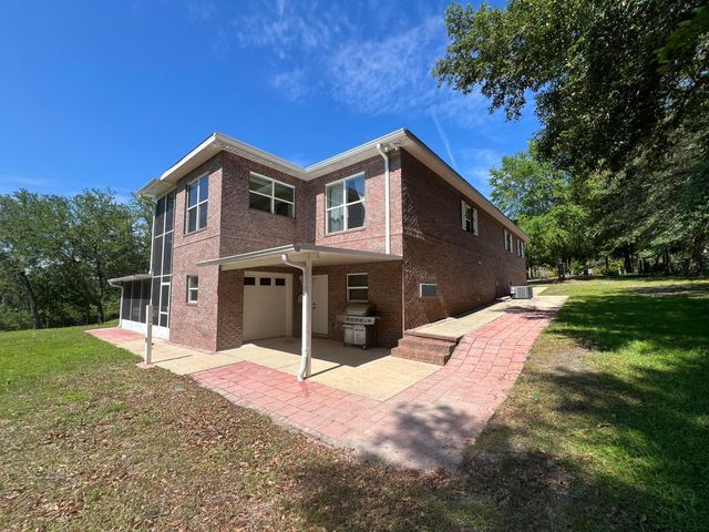 4801 Meadow Lake Drive, Crestview, FL 32539