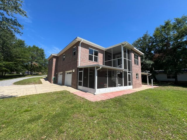 4801 Meadow Lake Drive, Crestview, FL 32539