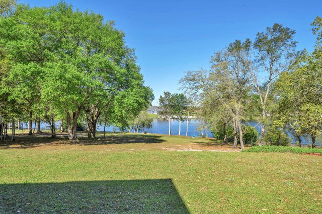 4801 Meadow Lake Drive, Crestview, FL 32539