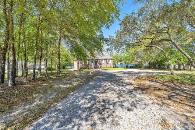 4801 Meadow Lake Drive, Crestview, FL 32539