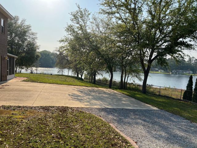 4801 Meadow Lake Drive, Crestview, FL 32539