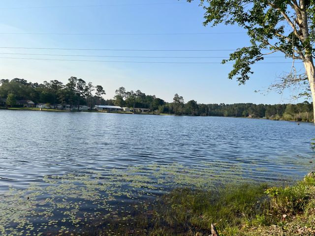 4801 Meadow Lake Drive, Crestview, FL 32539