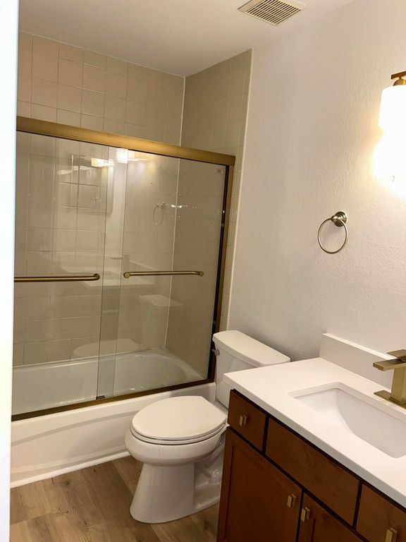 Image 11 of property listing at 267 Alexandra Drive 15, Mount Pleasant, SC 29464