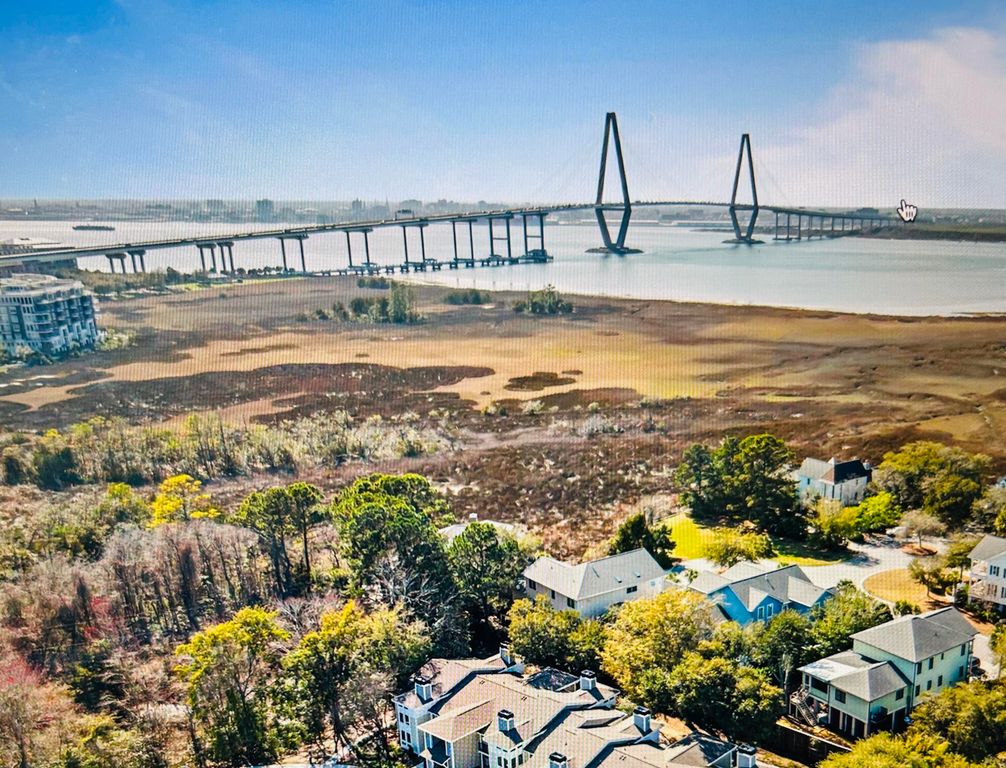 Image 14 of property listing at 267 Alexandra Drive 15, Mount Pleasant, SC 29464