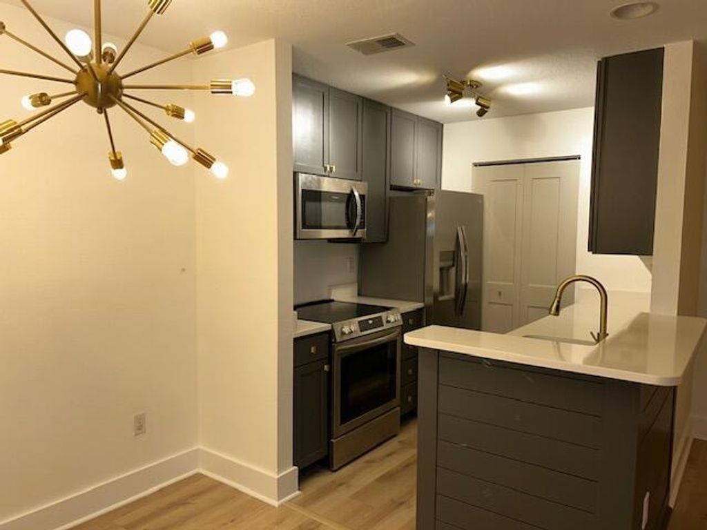 Image 2 of property listing at 267 Alexandra Drive 15, Mount Pleasant, SC 29464