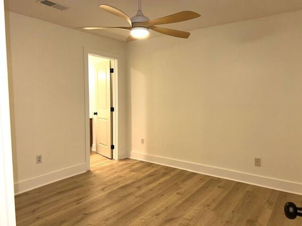 Image 9 of property listing at 267 Alexandra Drive 15, Mount Pleasant, SC 29464