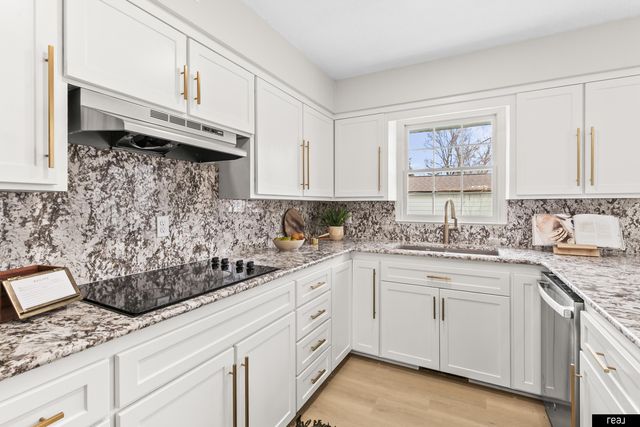 11918 Leavenworth Road, Omaha, NE 68154