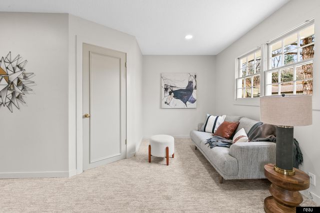 11918 Leavenworth Road, Omaha, NE 68154