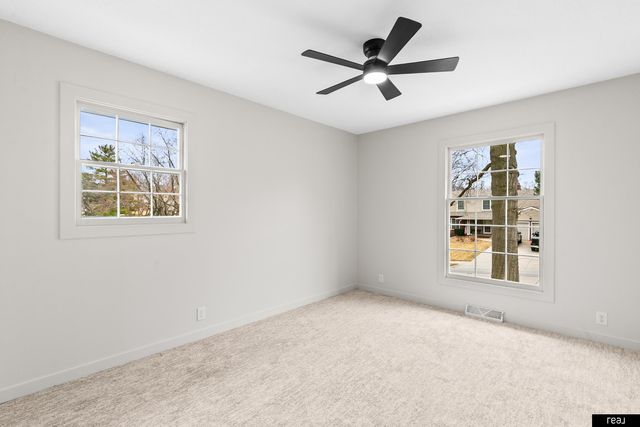 11918 Leavenworth Road, Omaha, NE 68154