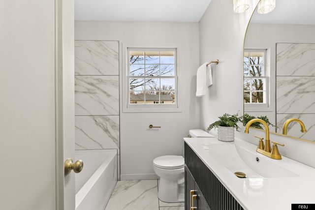 11918 Leavenworth Road, Omaha, NE 68154