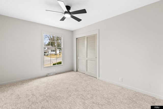 11918 Leavenworth Road, Omaha, NE 68154