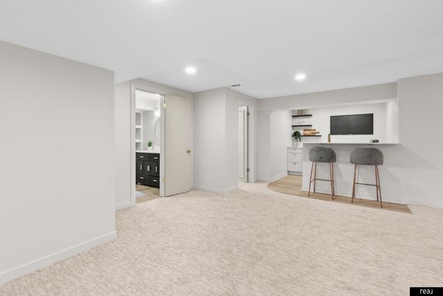 11918 Leavenworth Road, Omaha, NE 68154