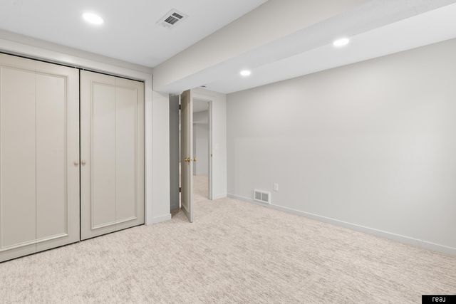 11918 Leavenworth Road, Omaha, NE 68154