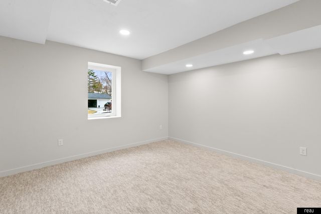 11918 Leavenworth Road, Omaha, NE 68154