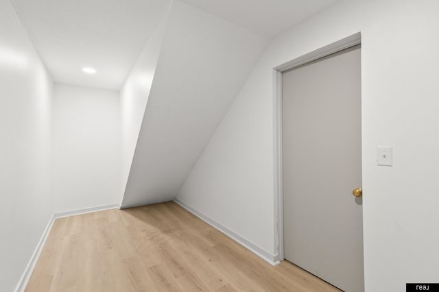 11918 Leavenworth Road, Omaha, NE 68154