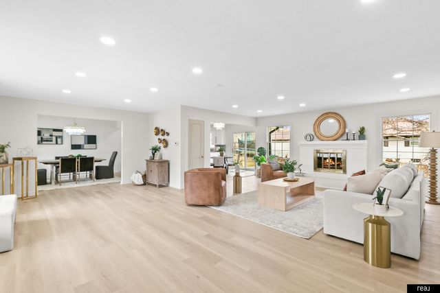 11918 Leavenworth Road, Omaha, NE 68154