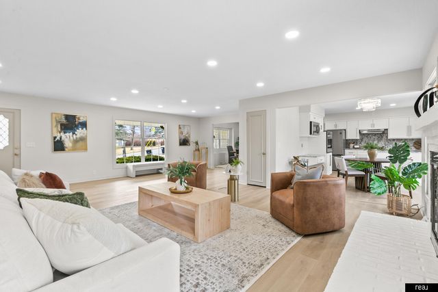 11918 Leavenworth Road, Omaha, NE 68154