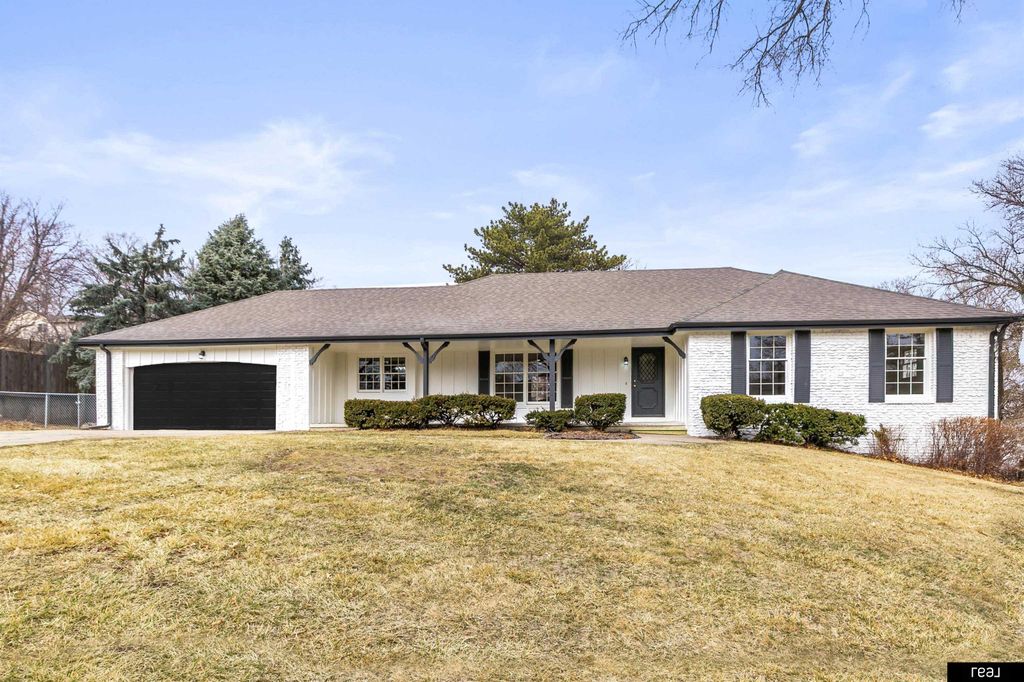 11918 Leavenworth Road, Omaha, NE 68154