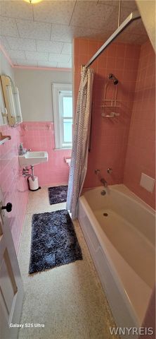 2474 Pierce Avenue, Niagara Falls, NY 14301
