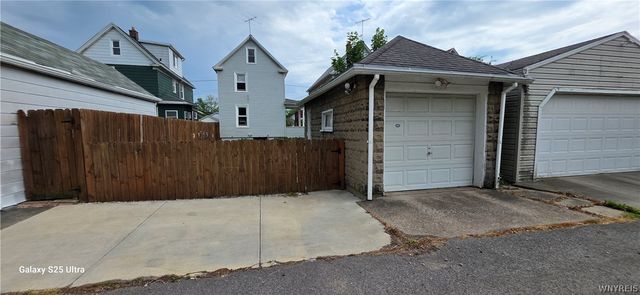 2474 Pierce Avenue, Niagara Falls, NY 14301