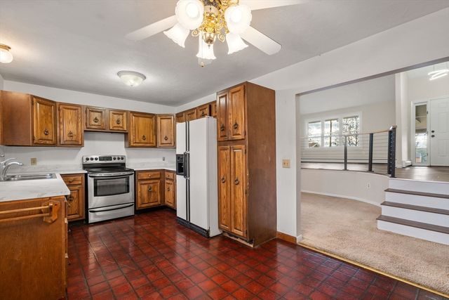 9 Scenic Ave, Webster, MA 01570