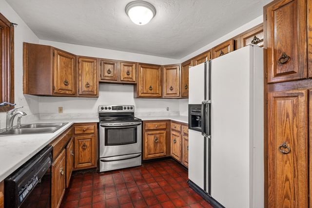 9 Scenic Ave, Webster, MA 01570