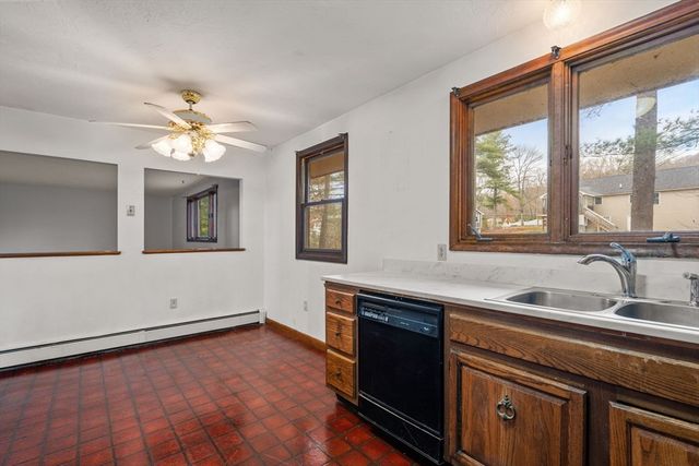 9 Scenic Ave, Webster, MA 01570