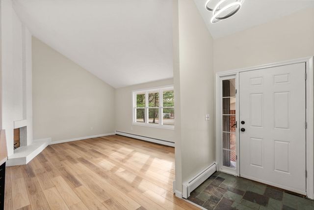 9 Scenic Ave, Webster, MA 01570