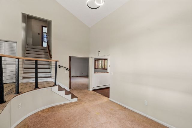 9 Scenic Ave, Webster, MA 01570