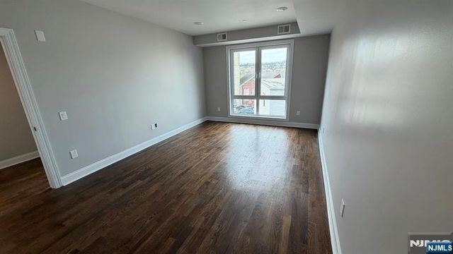 587 River Street 512, Paterson, NJ 07524