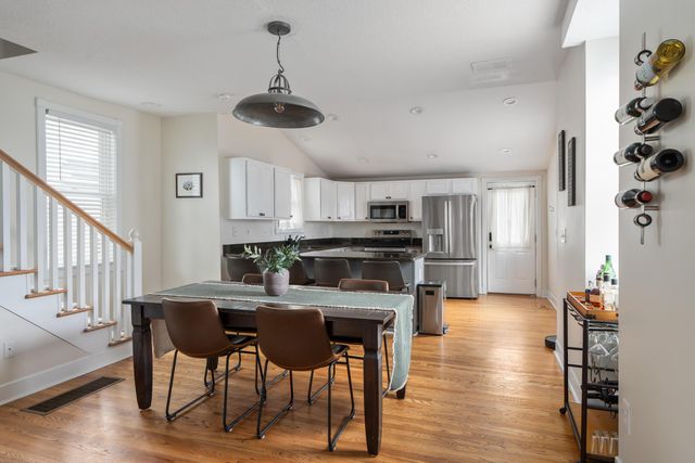 242 E 4th Avenue, Columbus, OH 43201