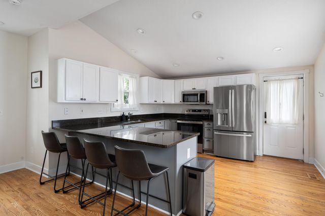242 E 4th Avenue, Columbus, OH 43201