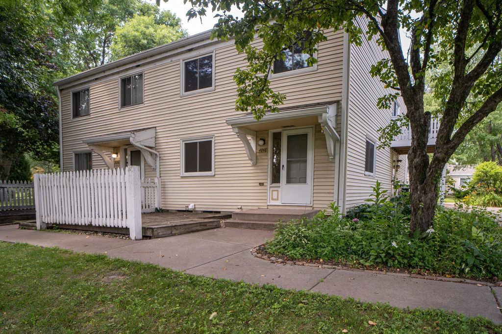 4848 Grenwich Trail N, Oakdale, MN 55128