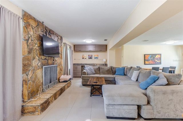 633 58TH AVENUE NE, St Petersburg, FL 33703