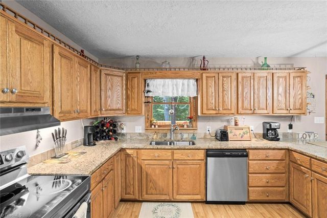 143 Mohegan Trail, Mocksville, NC 27028