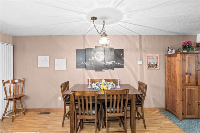 143 Mohegan Trail, Mocksville, NC 27028