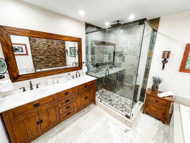 25 Lexington Lane W E, Palm Beach Gardens, FL 33418